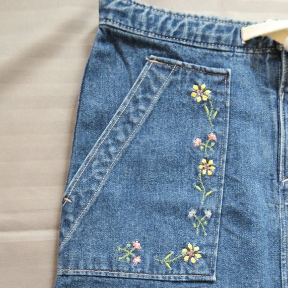 GapKids Girls Denim Skirt w/Embroidered Flowers and Butterfly   Size 4   NWT - Picture 3 of 7